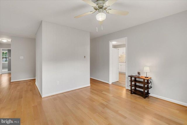 4133 POINT HOLLOW LN, Fairfax, VA 22033