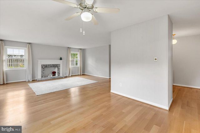 4133 POINT HOLLOW LN, Fairfax, VA 22033