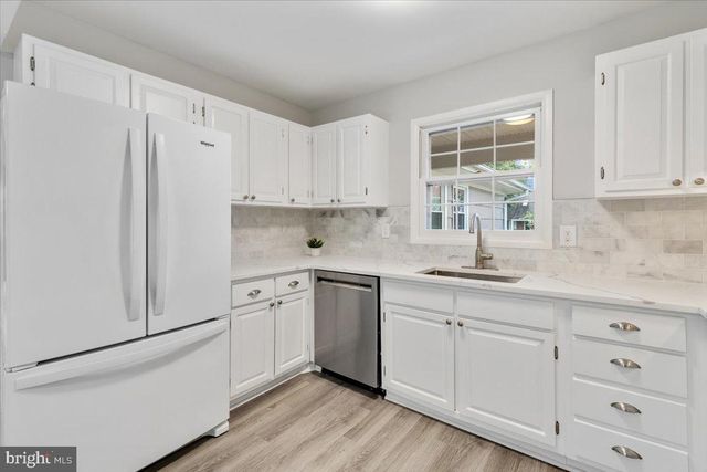 4133 POINT HOLLOW LN, Fairfax, VA 22033