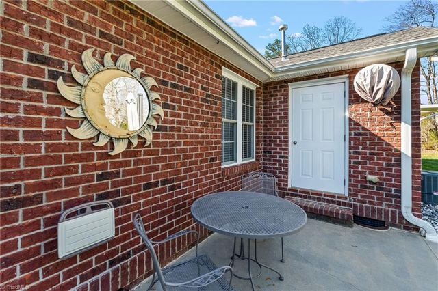 869 Easy Street, Asheboro, NC 27205