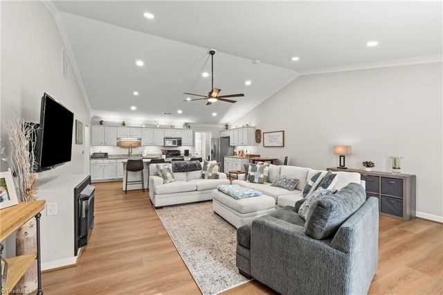 869 Easy Street, Asheboro, NC 27205