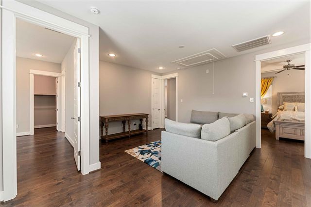 434 Yale Oaks Lane, Houston, TX 77091