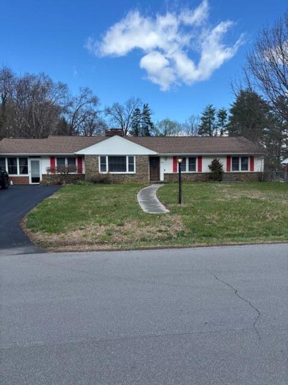 3815 Belle Meade DR, Roanoke, VA 24018