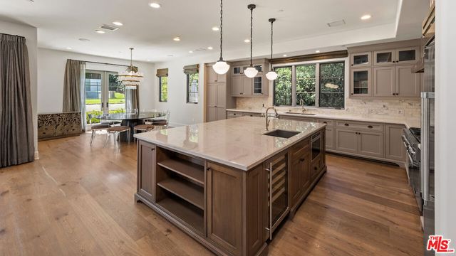 14806 Sutton Street, Sherman Oaks, CA 91403