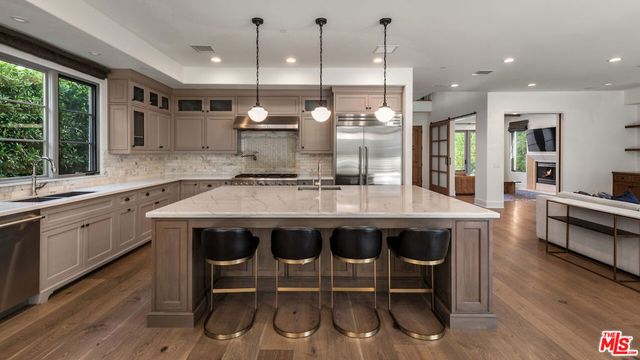 14806 Sutton Street, Sherman Oaks, CA 91403
