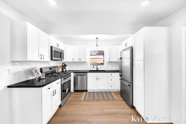 4035 Leland Avenue NW, Comstock Park, MI 49321