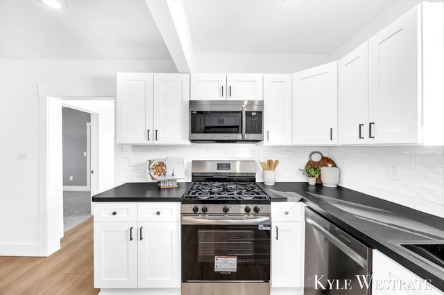 4035 Leland Avenue NW, Comstock Park, MI 49321