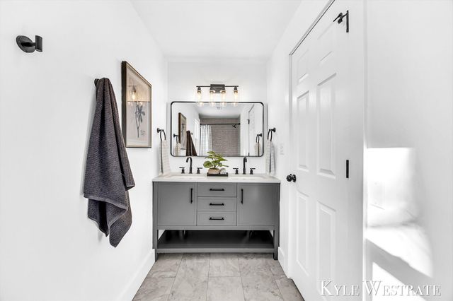 4035 Leland Avenue NW, Comstock Park, MI 49321