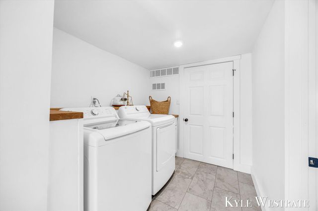 4035 Leland Avenue NW, Comstock Park, MI 49321