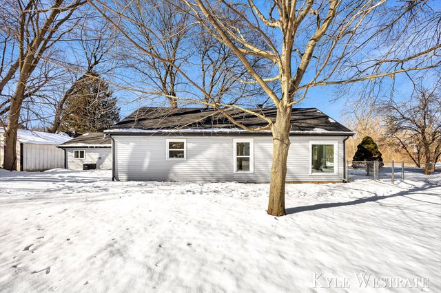 4035 Leland Avenue NW, Comstock Park, MI 49321