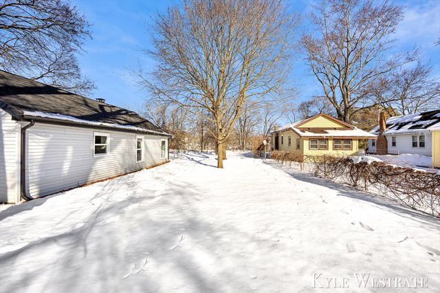 4035 Leland Avenue NW, Comstock Park, MI 49321