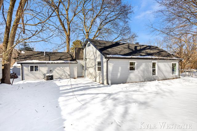 4035 Leland Avenue NW, Comstock Park, MI 49321