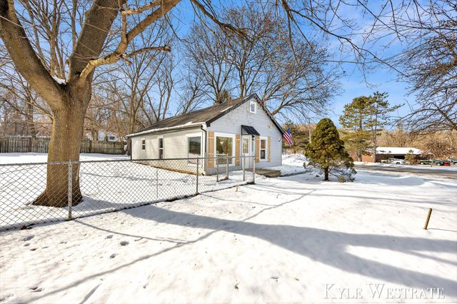 4035 Leland Avenue NW, Comstock Park, MI 49321