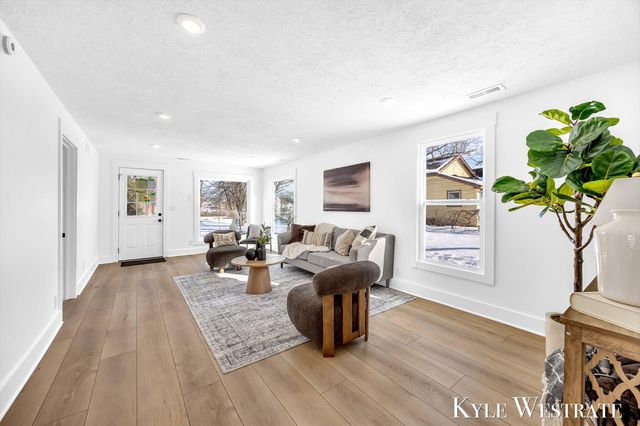 4035 Leland Avenue NW, Comstock Park, MI 49321