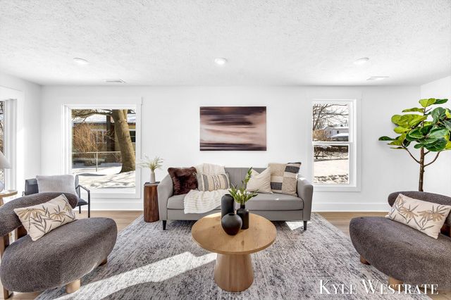 4035 Leland Avenue NW, Comstock Park, MI 49321