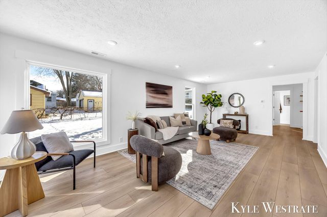 4035 Leland Avenue NW, Comstock Park, MI 49321