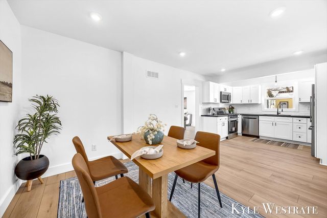 4035 Leland Avenue NW, Comstock Park, MI 49321