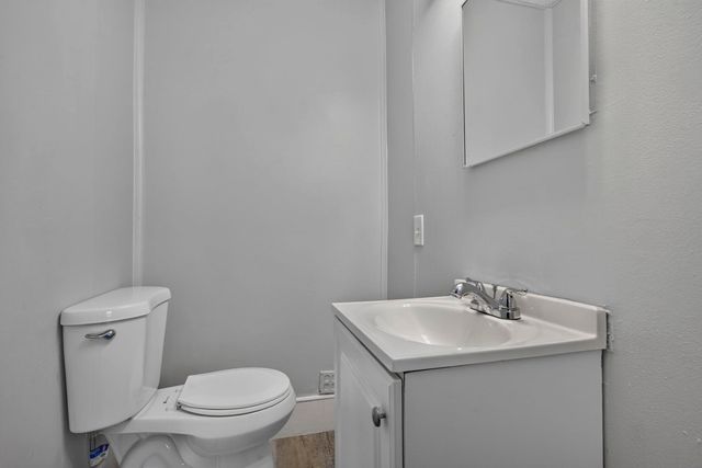 571 Amherst Street, Manchester, NH 03104