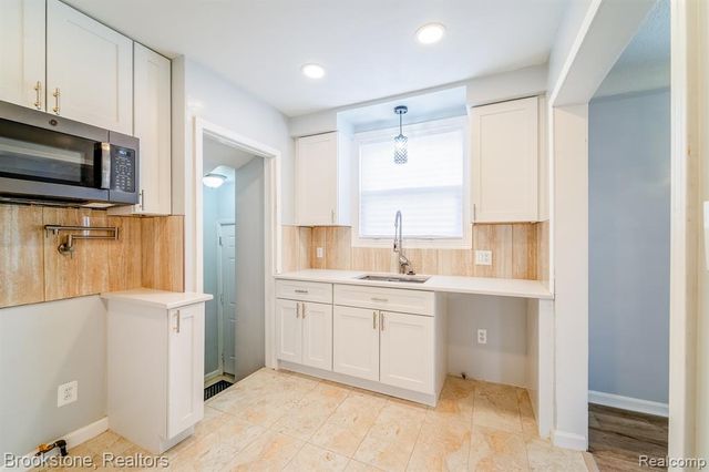 17228 Stout Street, Detroit, MI 48219