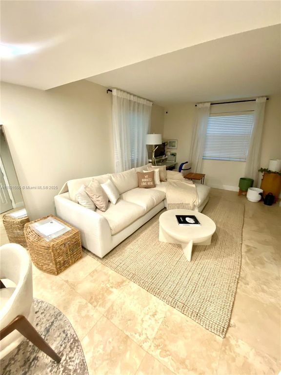 4600 SW 67th Ave 240, Miami, FL 33155