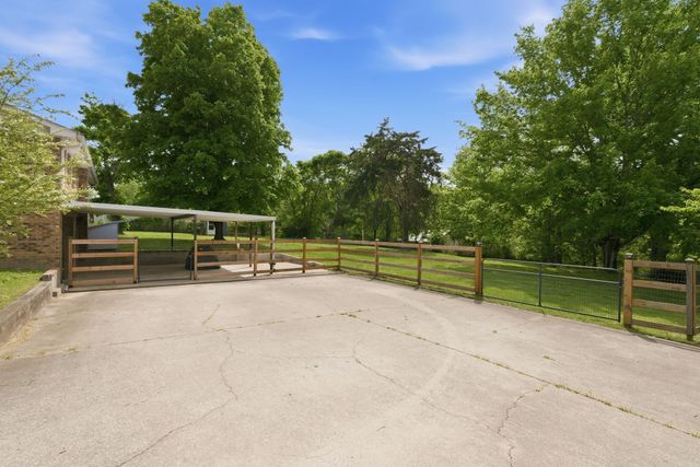 10143 Black St, Lyles, TN 37098