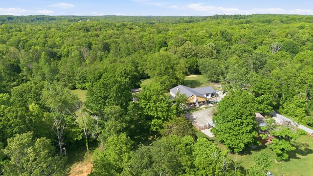 10143 Black St, Lyles, TN 37098
