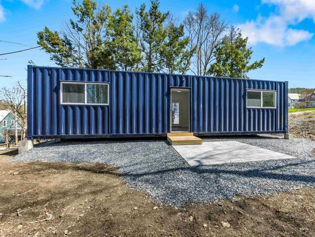 15 Highland Avenue, Claremont, NH 03743