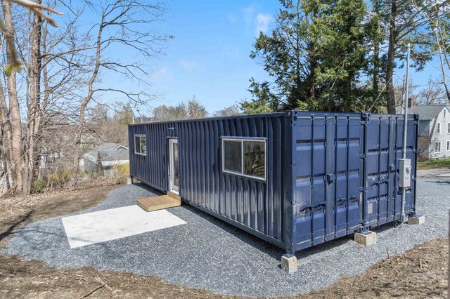 15 Highland Avenue, Claremont, NH 03743
