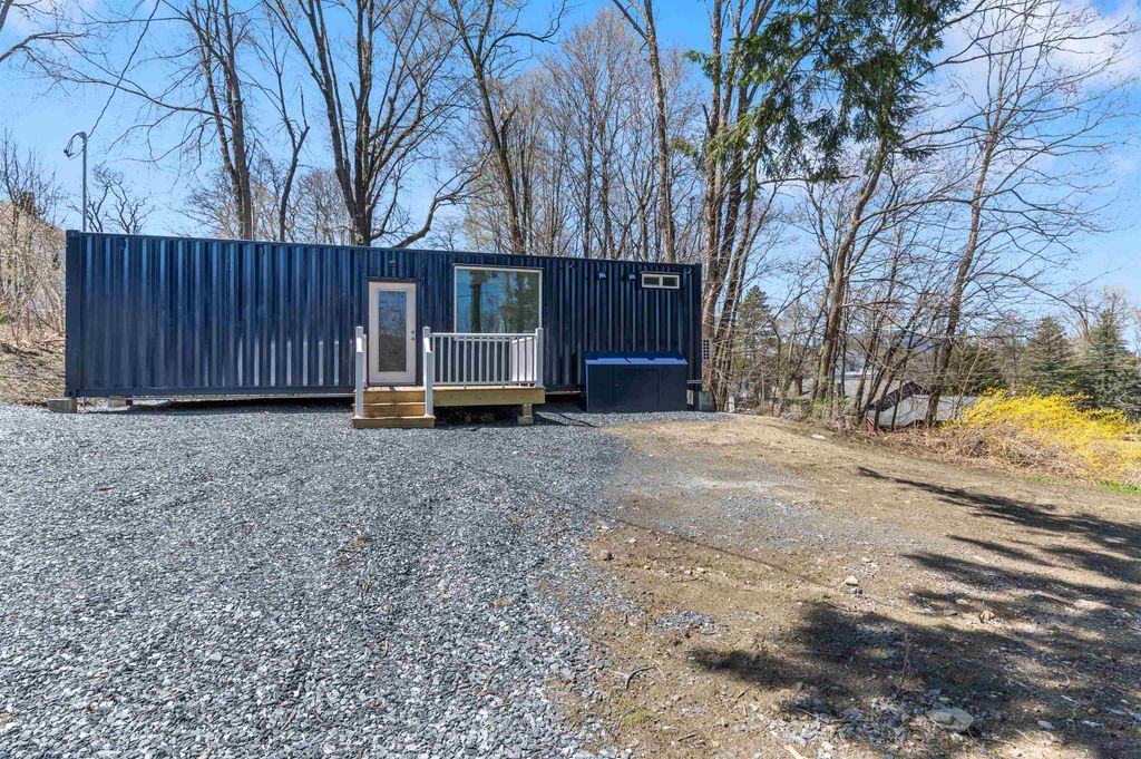 15 Highland Avenue, Claremont, NH 03743