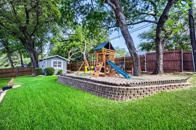 2025 Redwood Trail, Grapevine, TX 76051