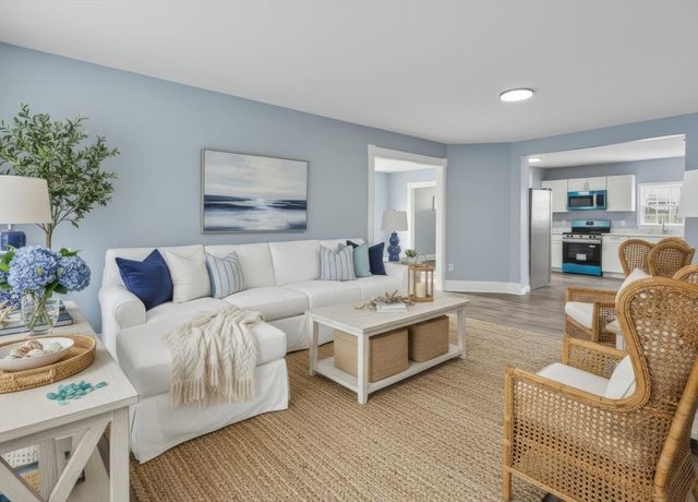 3 Birch Ave, Plymouth, MA 02360