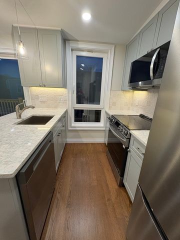 11 Burrill Pl 3, Boston, MA 02127