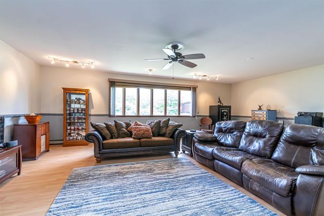 212 West Main Street, Hillsborough, NH 03244