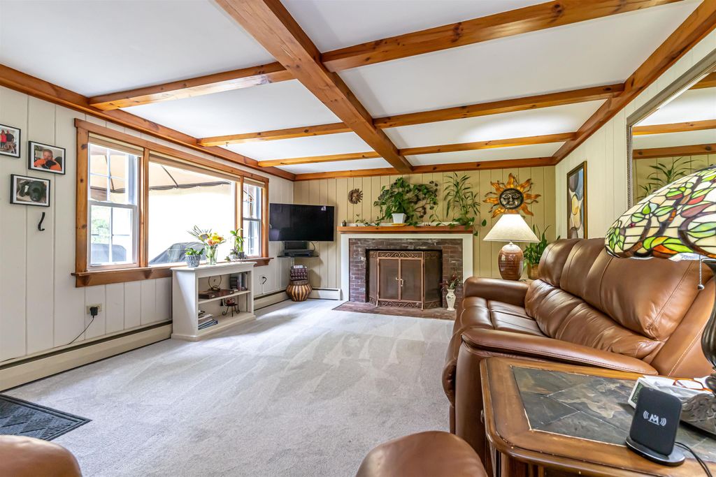 212 West Main Street, Hillsborough, NH 03244