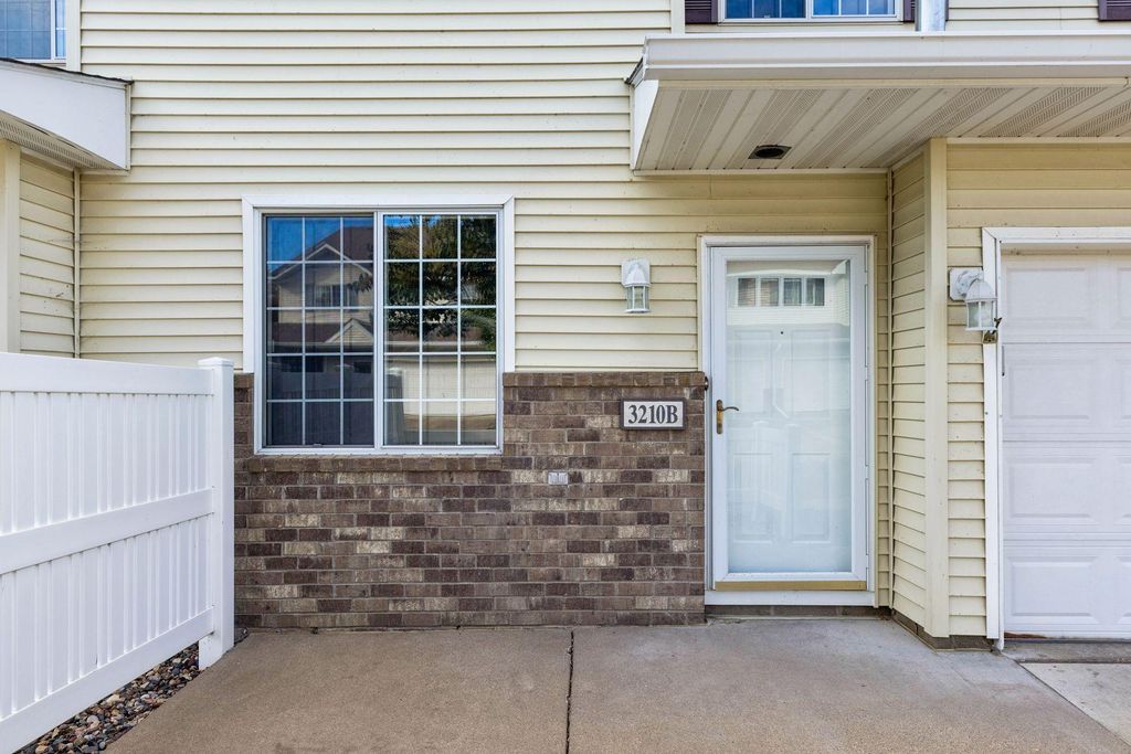 3210 Juniper Circle B, Woodbury, MN 55125 — photo 3