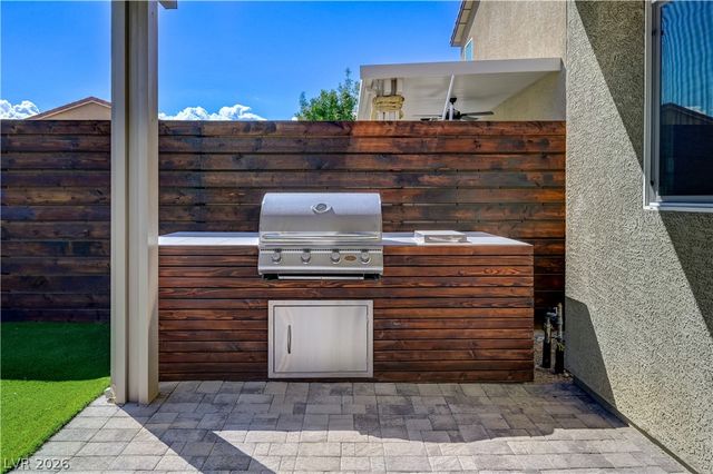 7563 Dragonfruit Avenue, Las Vegas, NV 89113