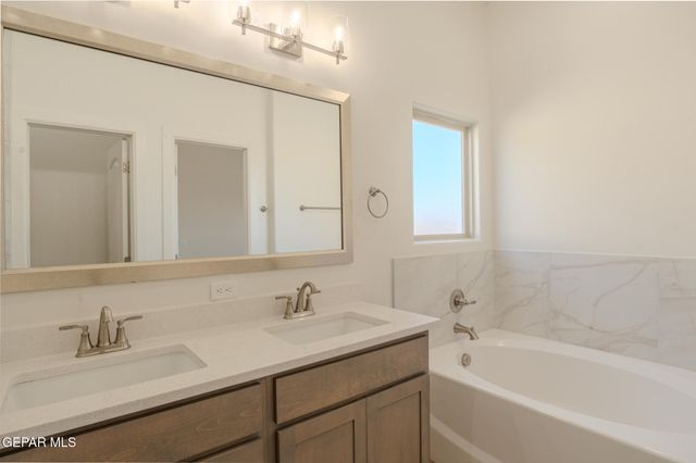 115 Madrid Street, Santa Teresa, NM 88008