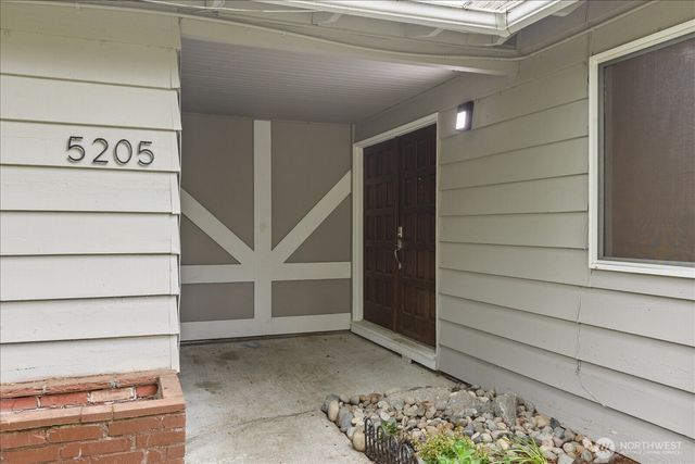 5205 173rd Place SW, Lynnwood, WA 98037