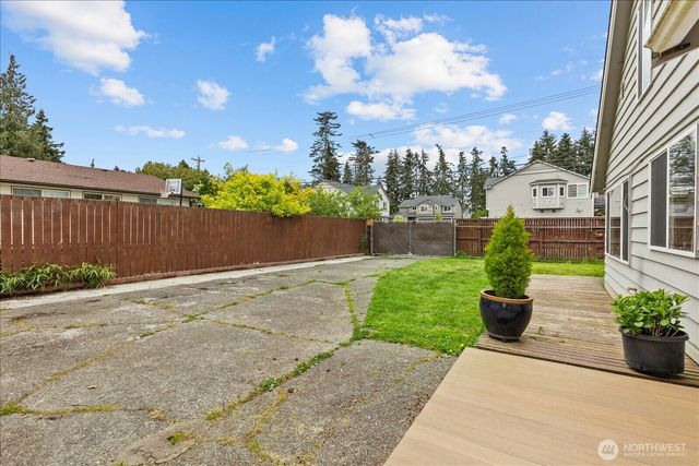 5205 173rd Place SW, Lynnwood, WA 98037