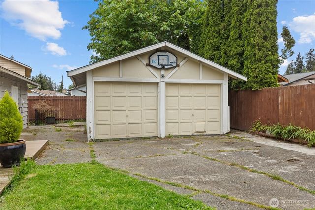 5205 173rd Place SW, Lynnwood, WA 98037