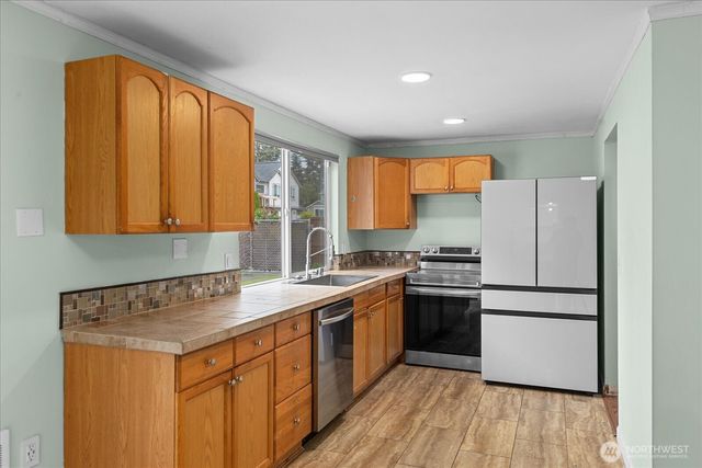 5205 173rd Place SW, Lynnwood, WA 98037