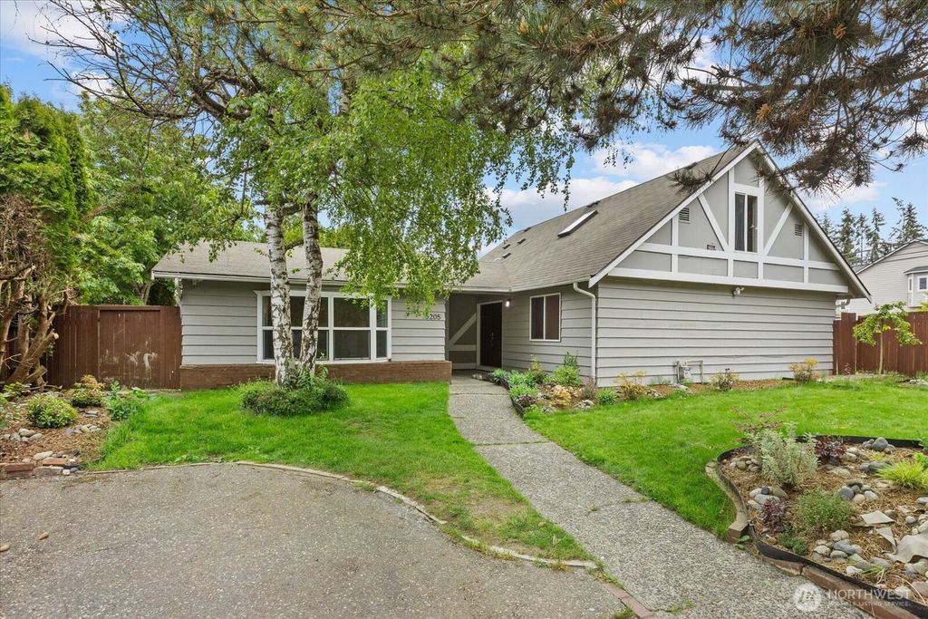 5205 173rd Place SW, Lynnwood, WA 98037