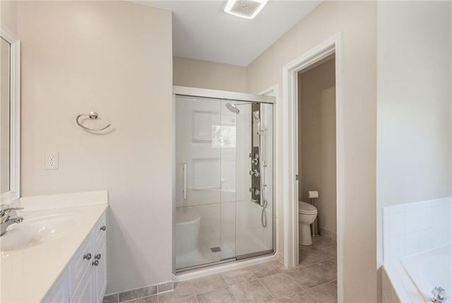 16144 Linden Street, Overland Park, KS 66085