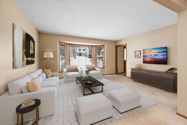 4315 Woods Way, Minnetonka, MN 55345