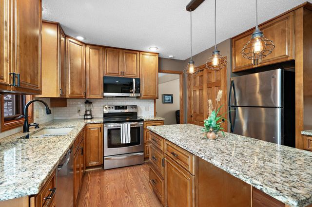 4315 Woods Way, Minnetonka, MN 55345