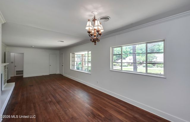 2051 Meadowbrook Road, Jackson, MS 39211