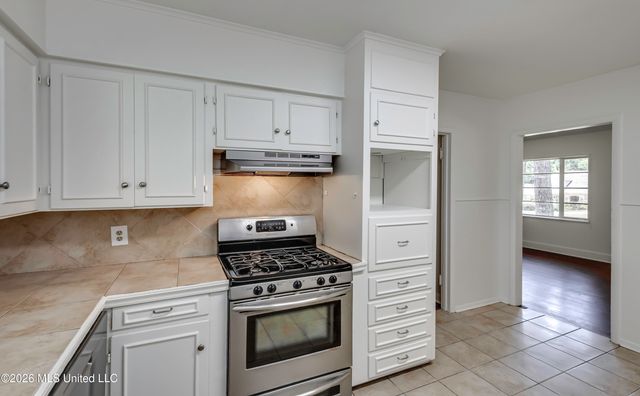 2051 Meadowbrook Road, Jackson, MS 39211
