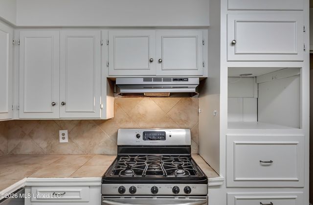 2051 Meadowbrook Road, Jackson, MS 39211