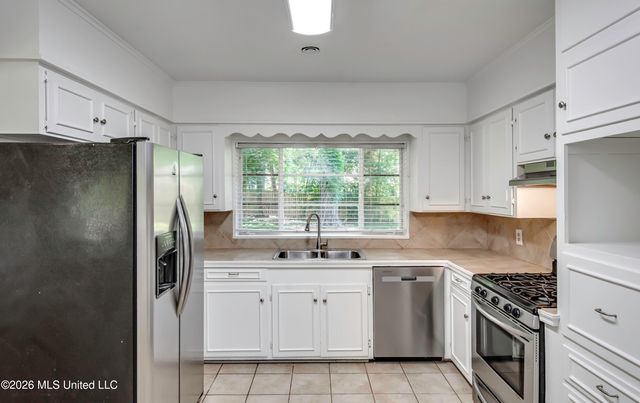 2051 Meadowbrook Road, Jackson, MS 39211