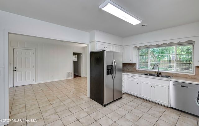2051 Meadowbrook Road, Jackson, MS 39211